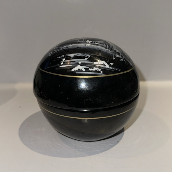 Set of 3 Nesting Lacquered Wood Round Decorative Trinket Box's Handpainted - Picture 5 of 6